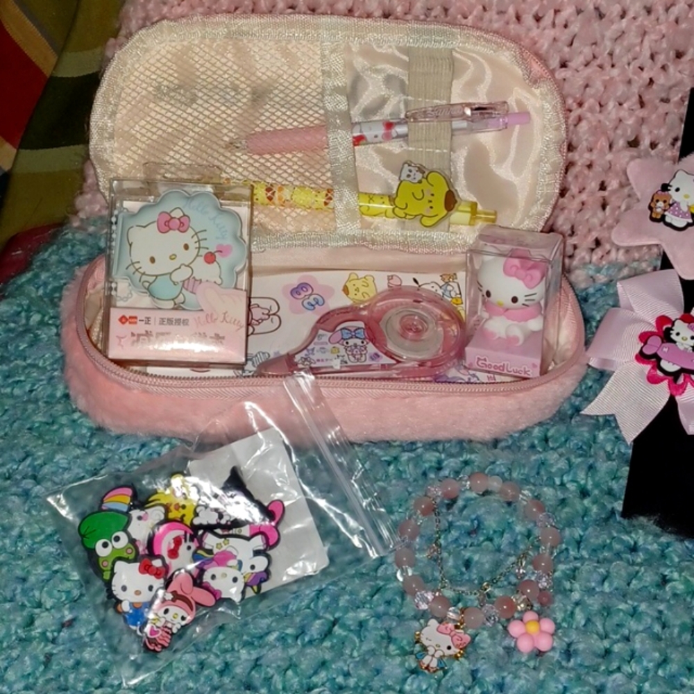 Hello Kitty's Delightful Cache